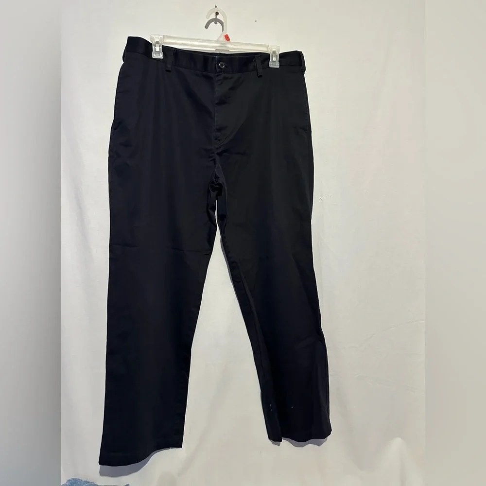 IZOD Men’s Black Chino Pants Straight Leg Size 40x32